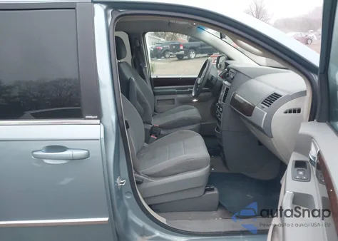 2010 Chrysler Town & Country Touring из США, поврежденный, VIN 2A4RR5D17AR373664